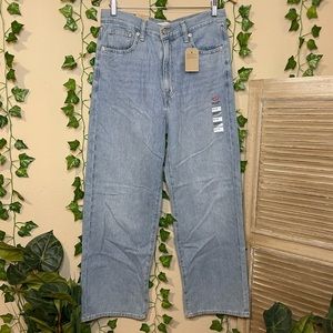 🦋NWT Levi's Highwaisted Straight Leg Jeans